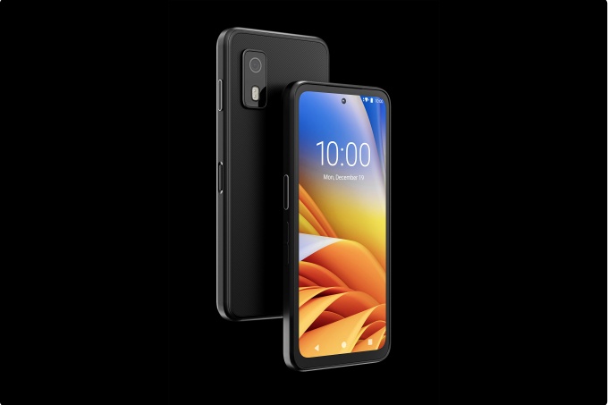 Smartphone vor schwarzem Hintergrund