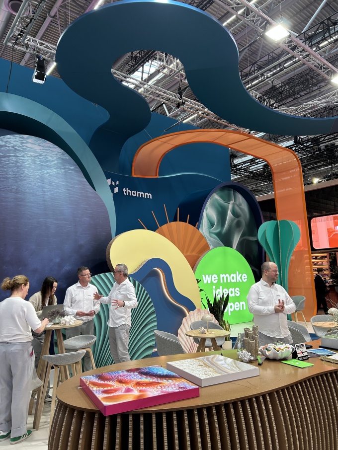 Organische Formen und farbenfrohe Gestaltungselemente....