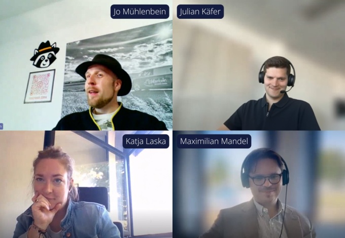 vier Personen im Videocall