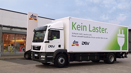Foto: DSV und dm setzen erstmals E-Truck ein