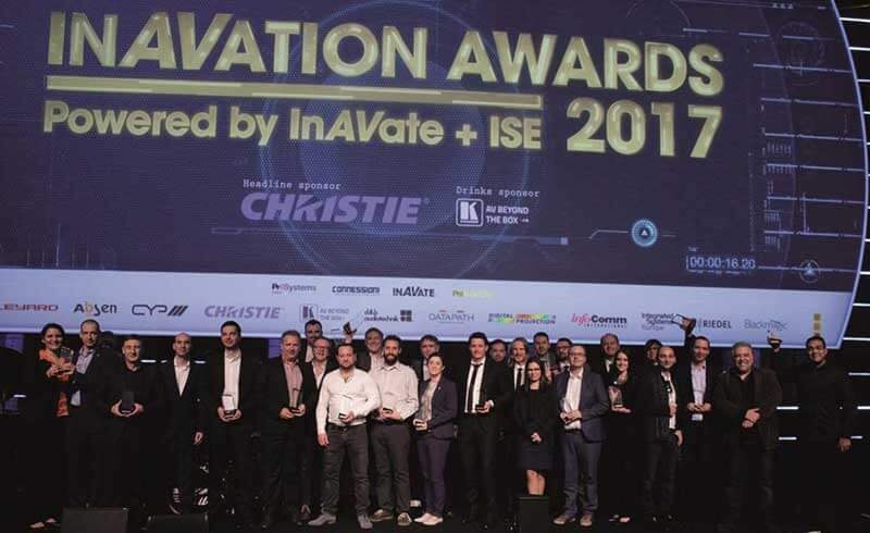 Foto: Alle Gewinner des InAVation Awards 2017 auf einer Bühne; copyright:...