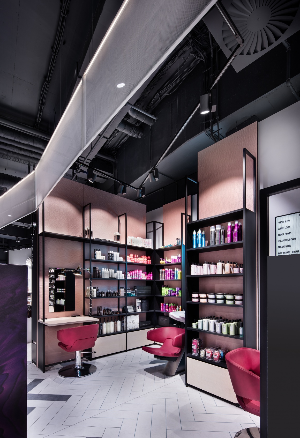 Foto: So kann Shopdesign aussehen: Die erste Filiale von Mußler Beauty by...