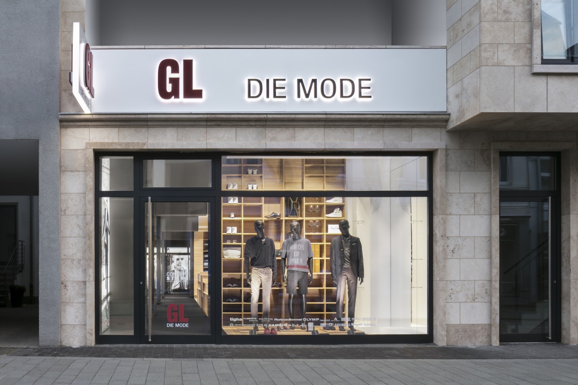 Foto: Außenansicht des „GL – Die Mode“-Stores; copyright: Oktalite...