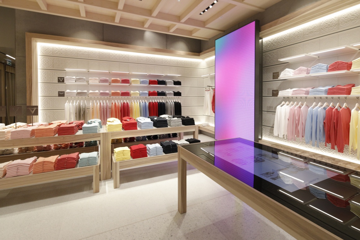 Foto: Innenansicht des United Colors of Benetton-Stores in London; copyright:...