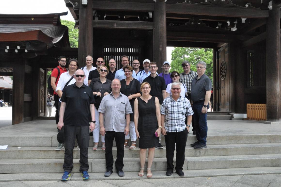 Gruppenfoto mit den Teilnehmern der dlv Tour in Tokio; copyright: Dirk Kunze...
