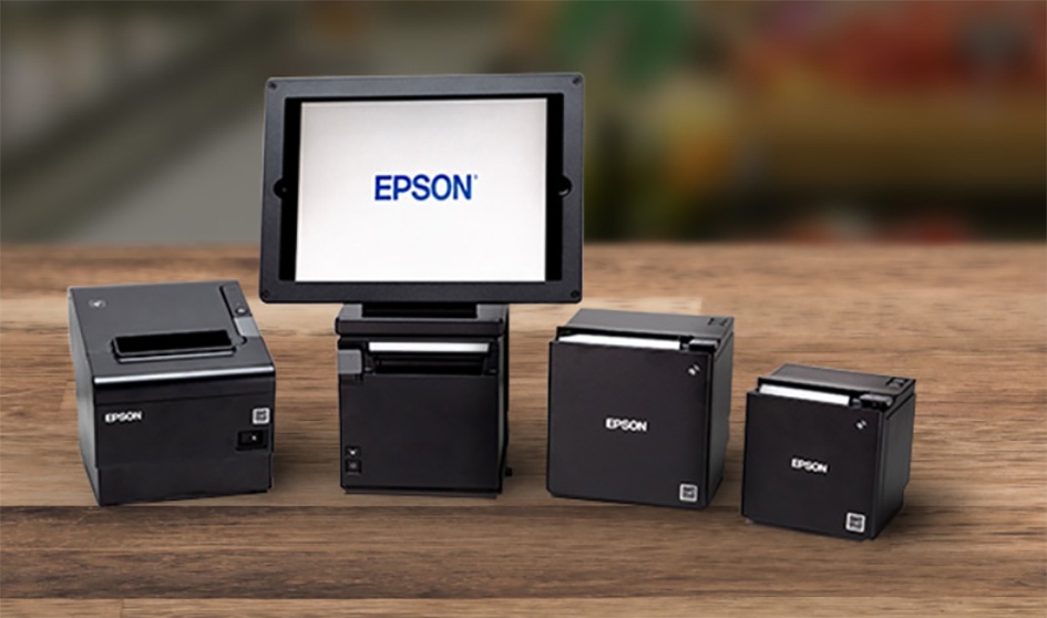 Vier kleine schwarze viereckige Epson Drucker, einer mit einem aufgesetzten...